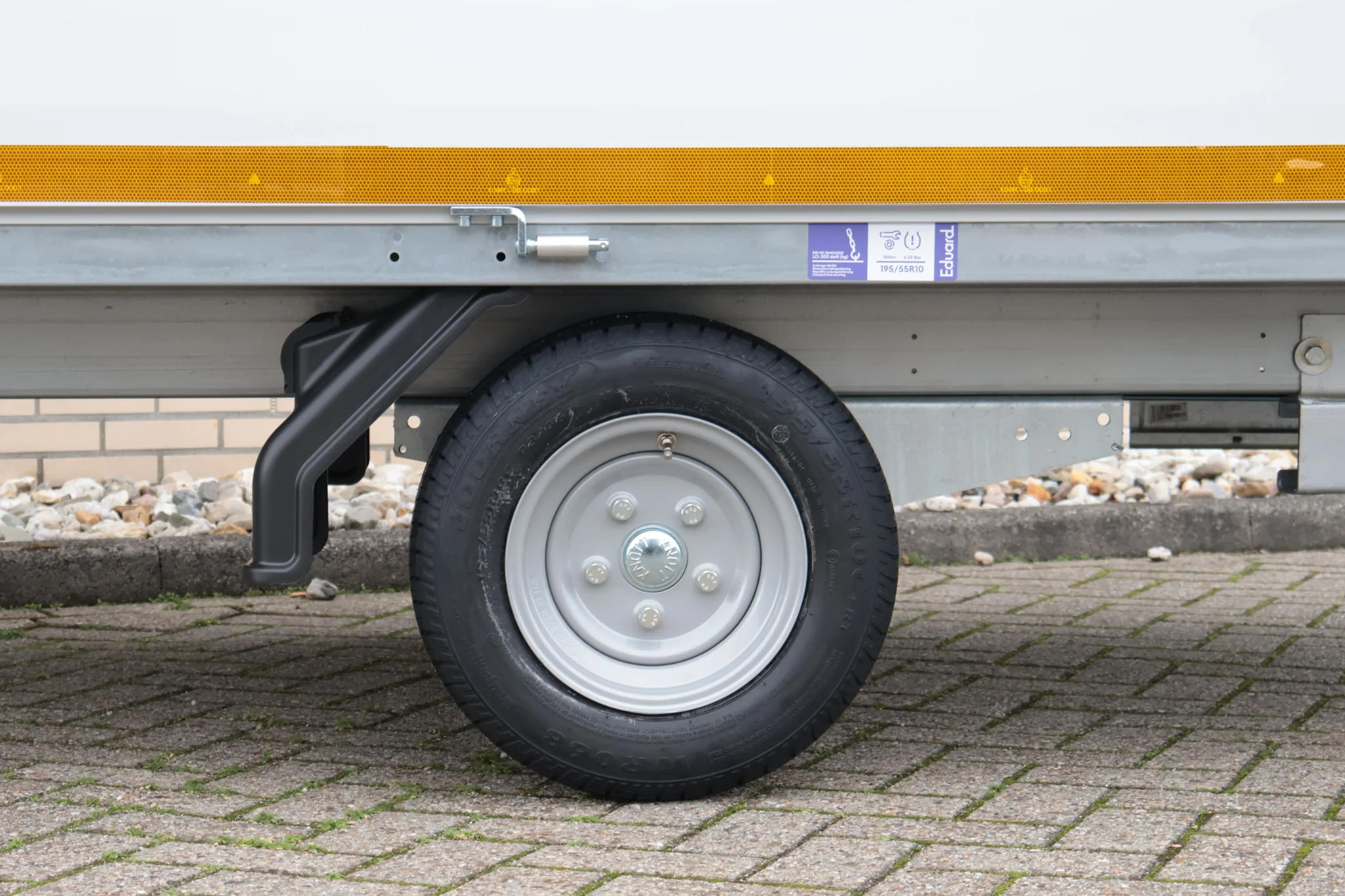 Geremde Eduard Plateauwagen - 250x145 cm - 1350 kg - 56 cm laadvloerhoogte - Image 3