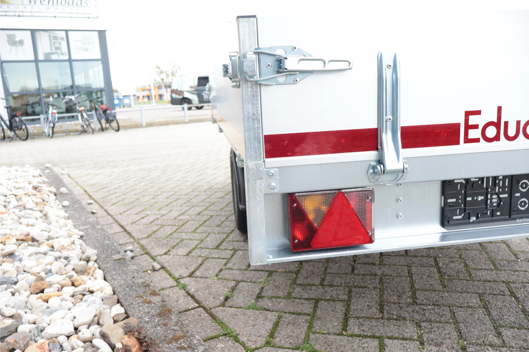 Geremde Eduard Plateauwagen - 250x145 cm - 1350 kg - 56 cm laadvloerhoogte - Image 6