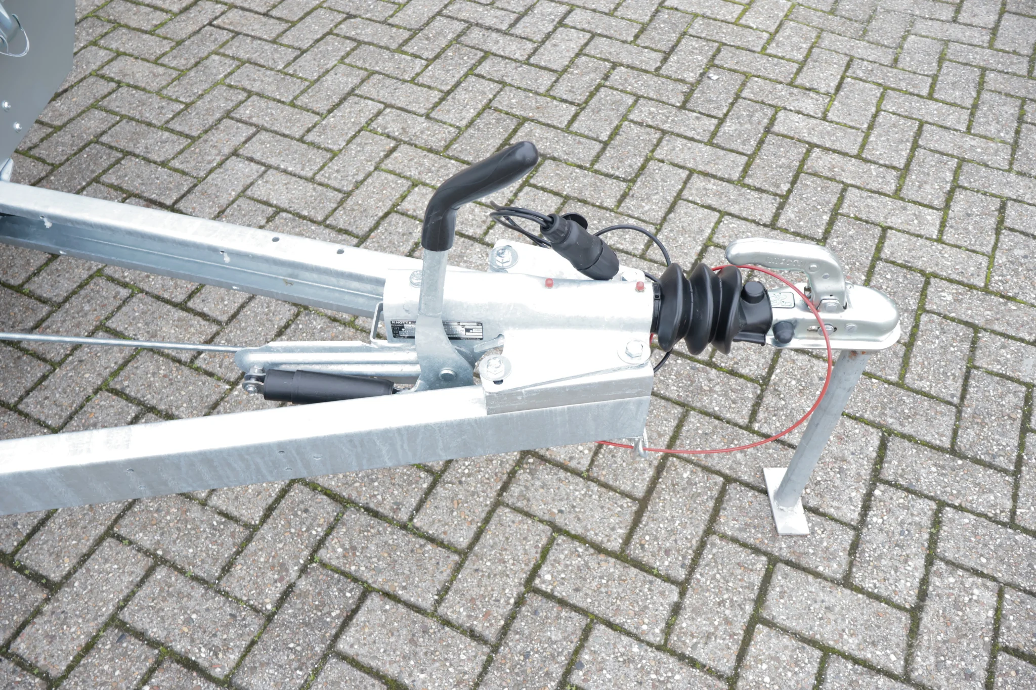 Geremde Eduard Plateauwagen - 250x145 cm - 1350 kg - 56 cm laadvloerhoogte - Image 7