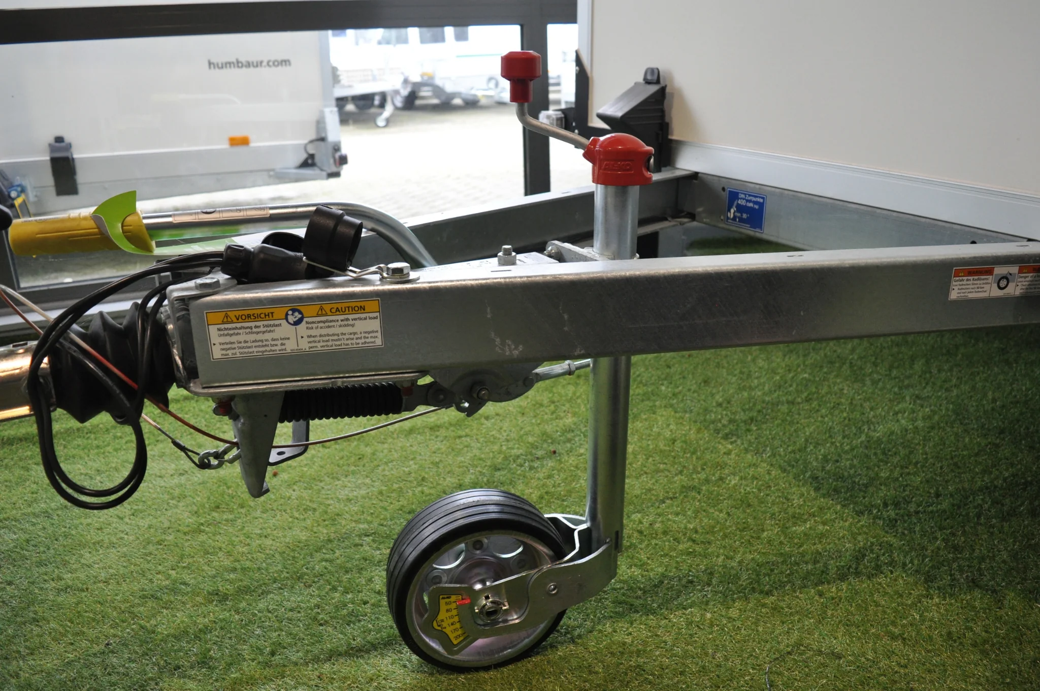 Neuswiel AL-KO - 48 mm - draagvermogen: 300 kg - stalen velg en massief rubber wiel - inclusief slinger met druklager en kogeldrukmeter - Image 6