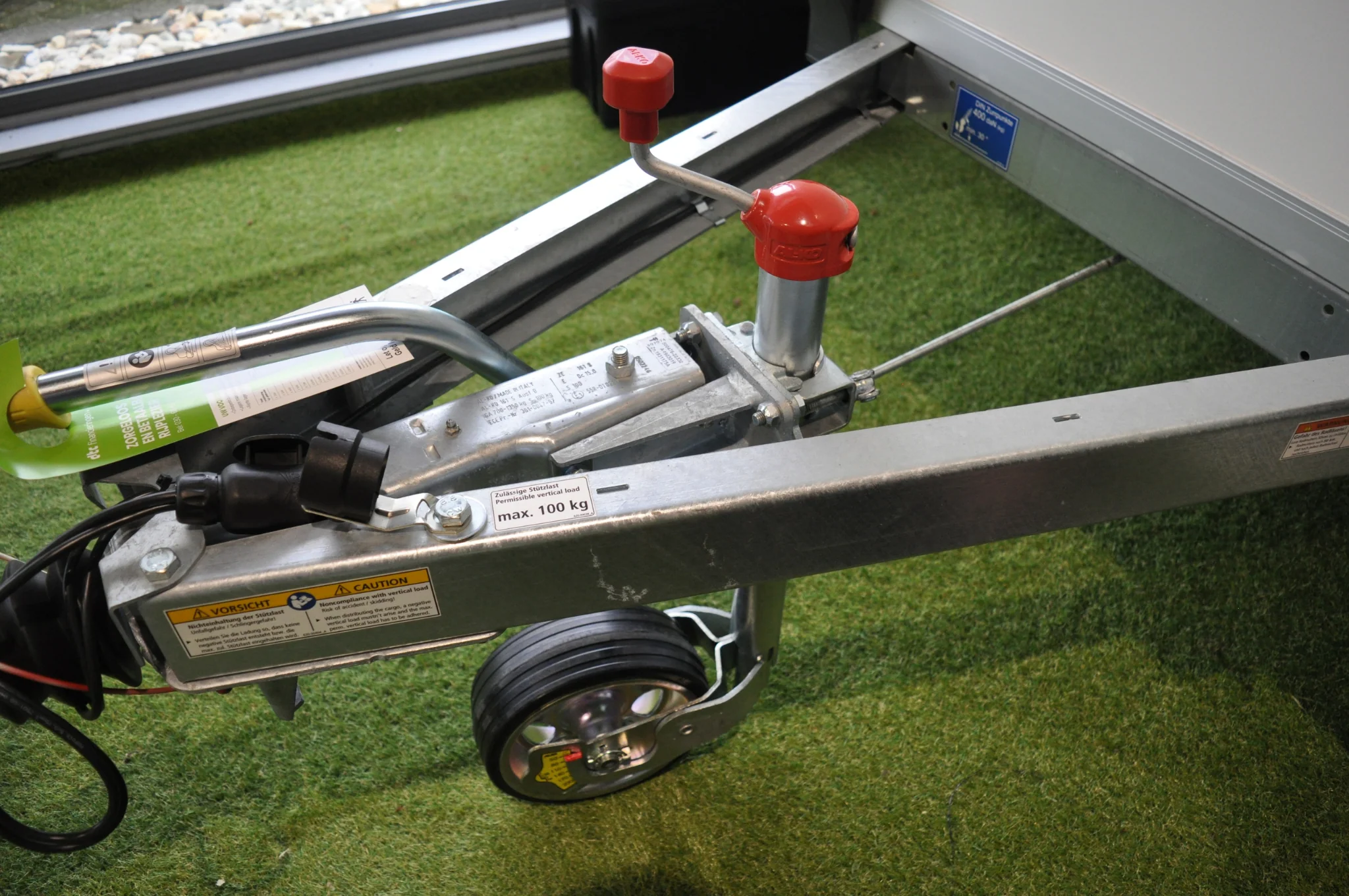 Neuswiel AL-KO - 48 mm - draagvermogen: 300 kg - stalen velg en massief rubber wiel - inclusief slinger met druklager en kogeldrukmeter - Image 7