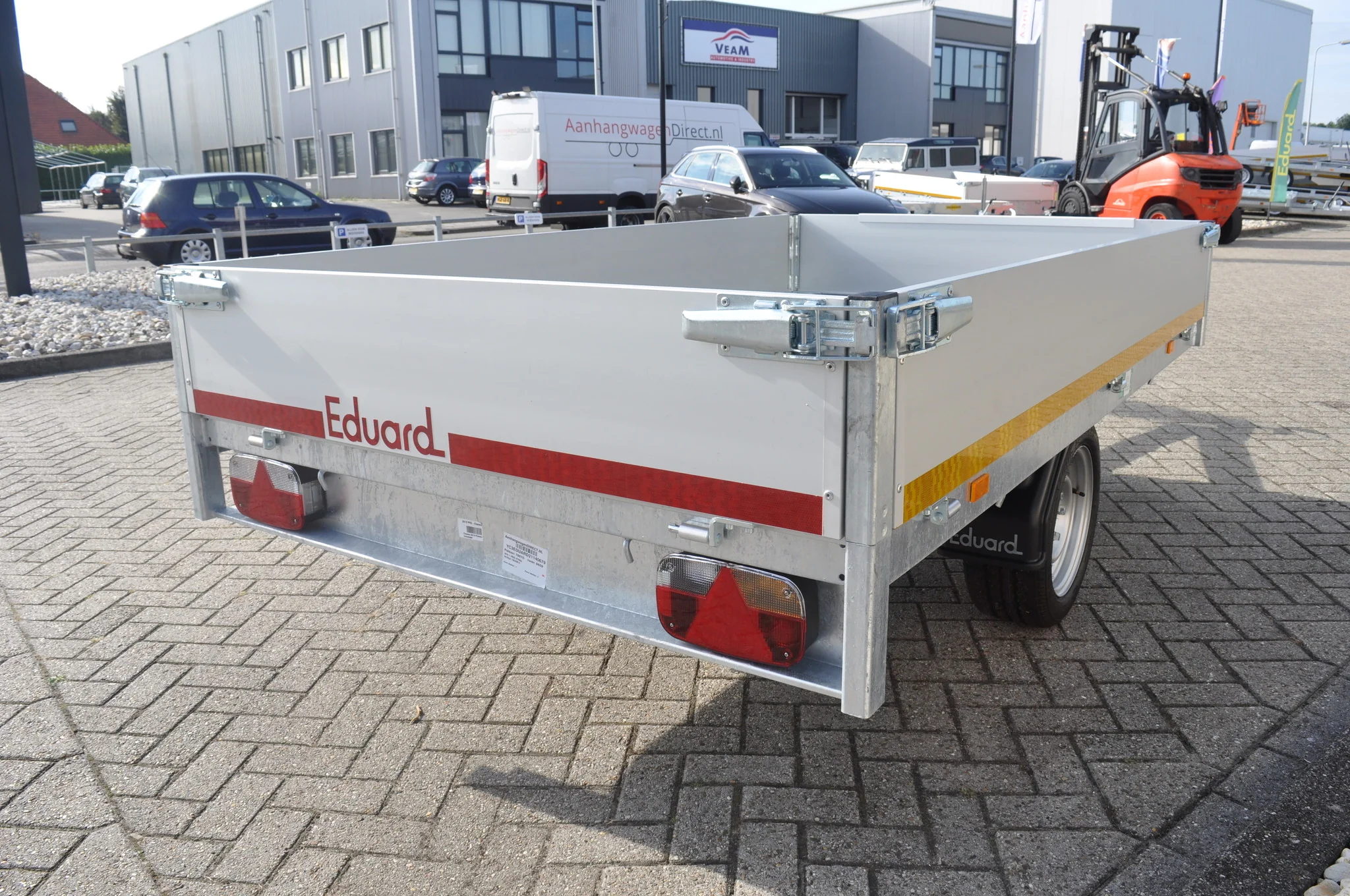 Ongeremde Eduard plateauwagen - 256x150 cm - 750 kg bruto laadvermogen - 63 cm laadvloerhoogte - 30 cm borden - Image 3