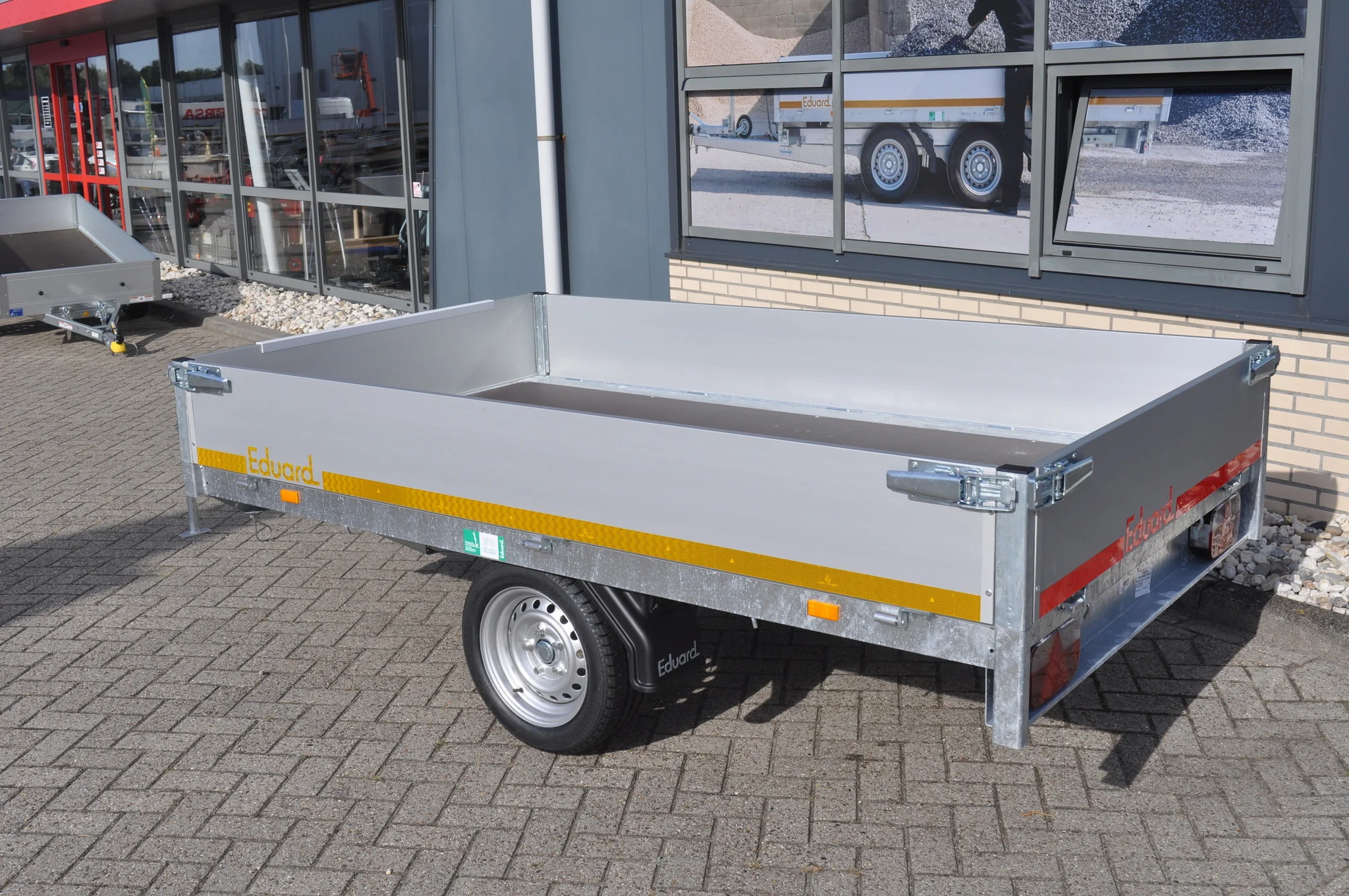 Ongeremde Eduard plateauwagen - 256x150 cm - 750 kg bruto laadvermogen - 63 cm laadvloerhoogte - 30 cm borden - Image 4