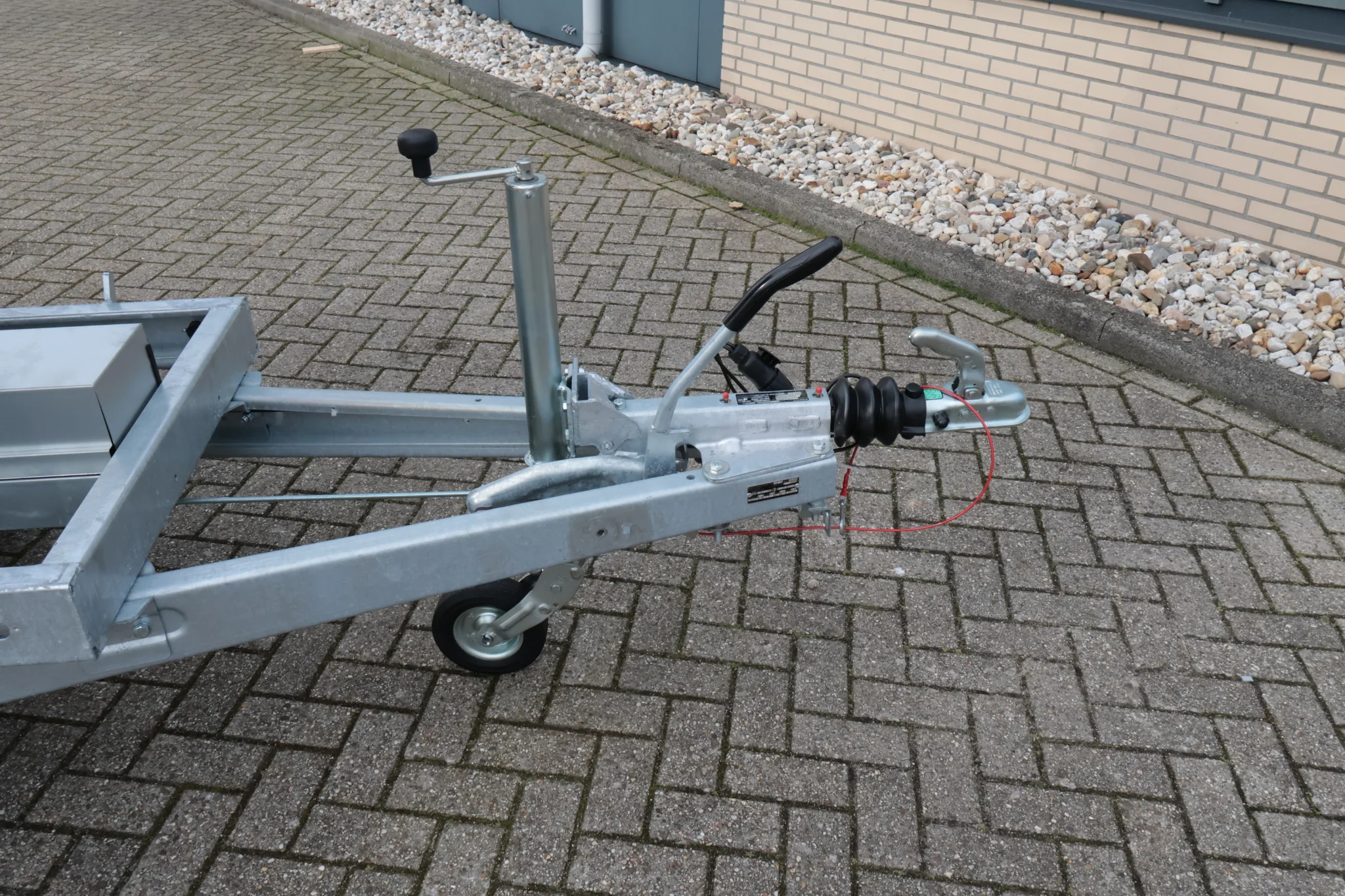 Geremde Eduard achterwaartse kipper - 256x150 cm - 2000 kg bruto laadvermogen - elektrisch, extern laden - 72 cm laadvloerhoogte - Image 6