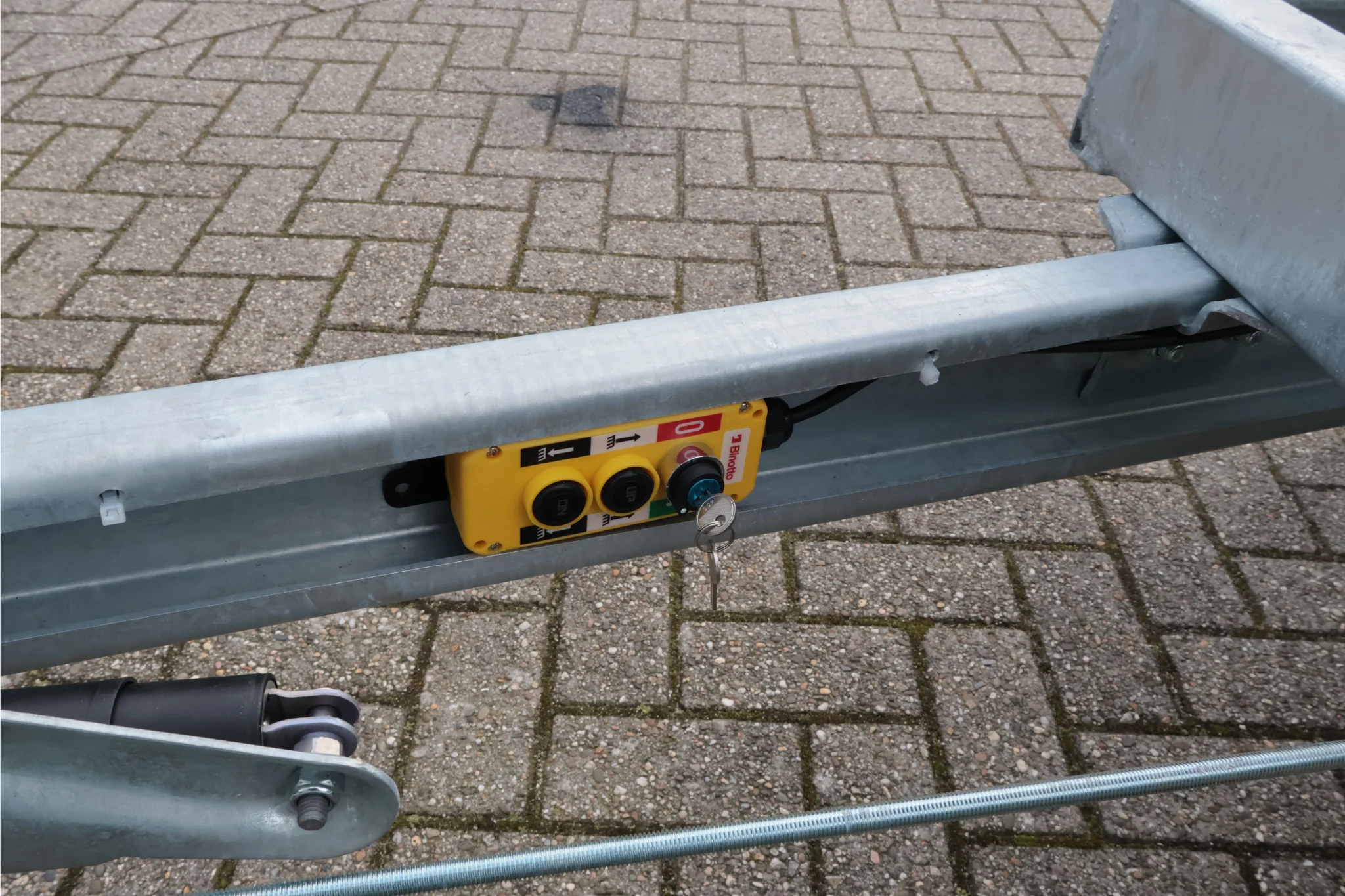 Geremde Eduard achterwaartse kipper - 256x150 cm - 2000 kg bruto laadvermogen - elektrisch, extern laden - 72 cm laadvloerhoogte - Image 8