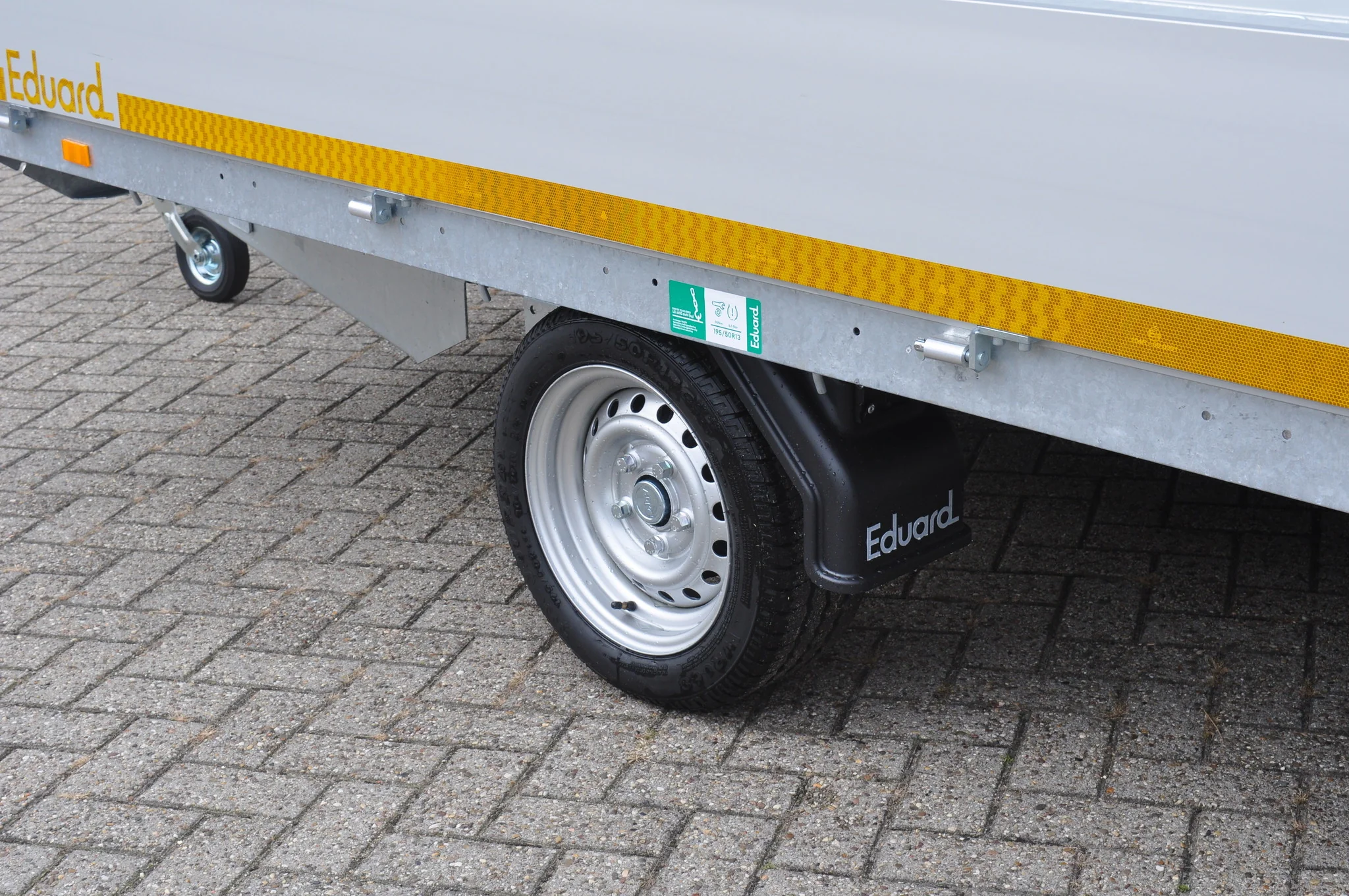 Geremde Eduard plateauwagen - 310x180 cm - 1500 kg bruto laadvermogen - 63 cm laadvloerhoogte - 30 cm borden - Image 6