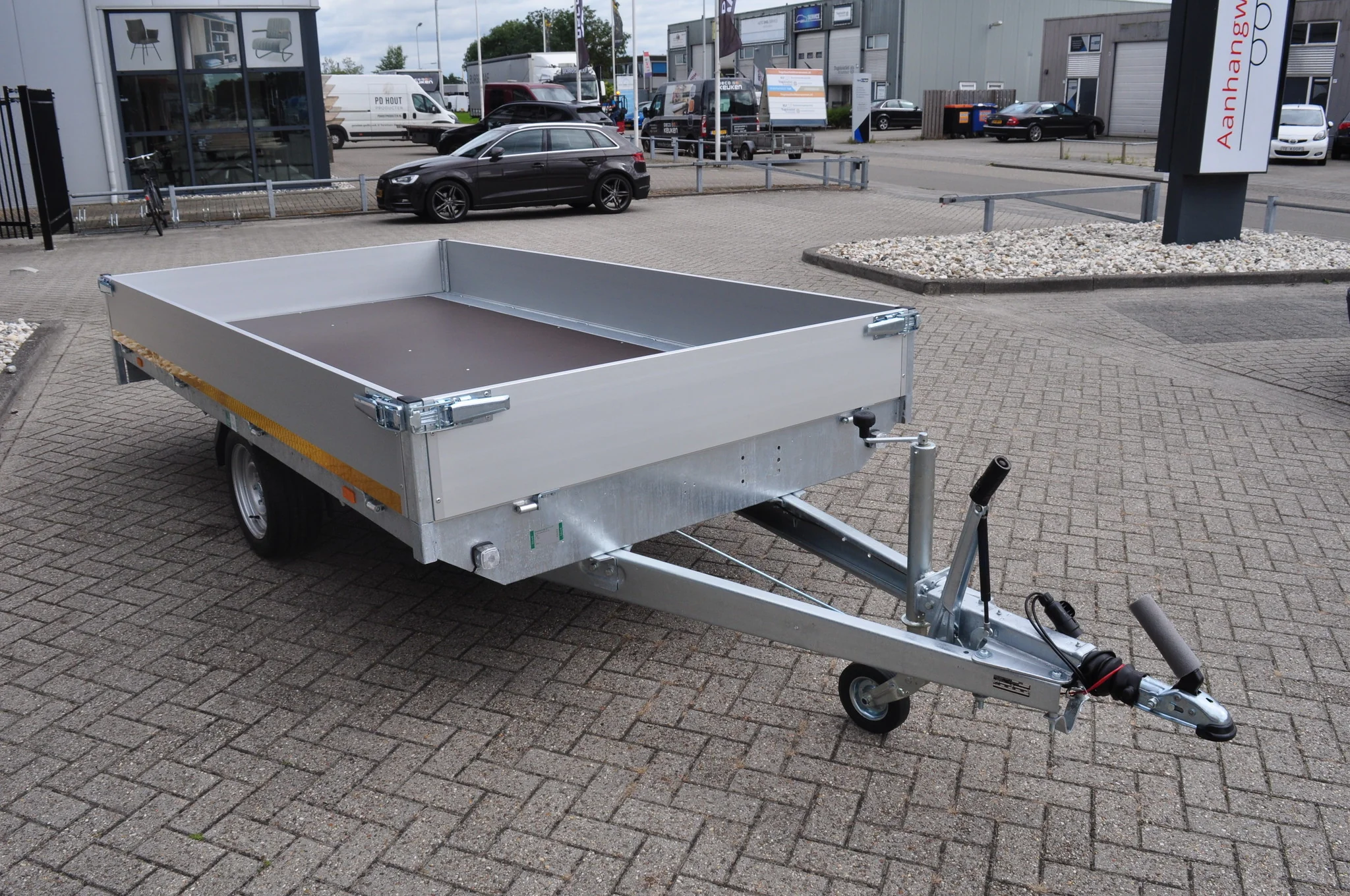 Geremde Eduard plateauwagen - 310x180 cm - 1500 kg bruto laadvermogen - 63 cm laadvloerhoogte - 30 cm borden - Image 9