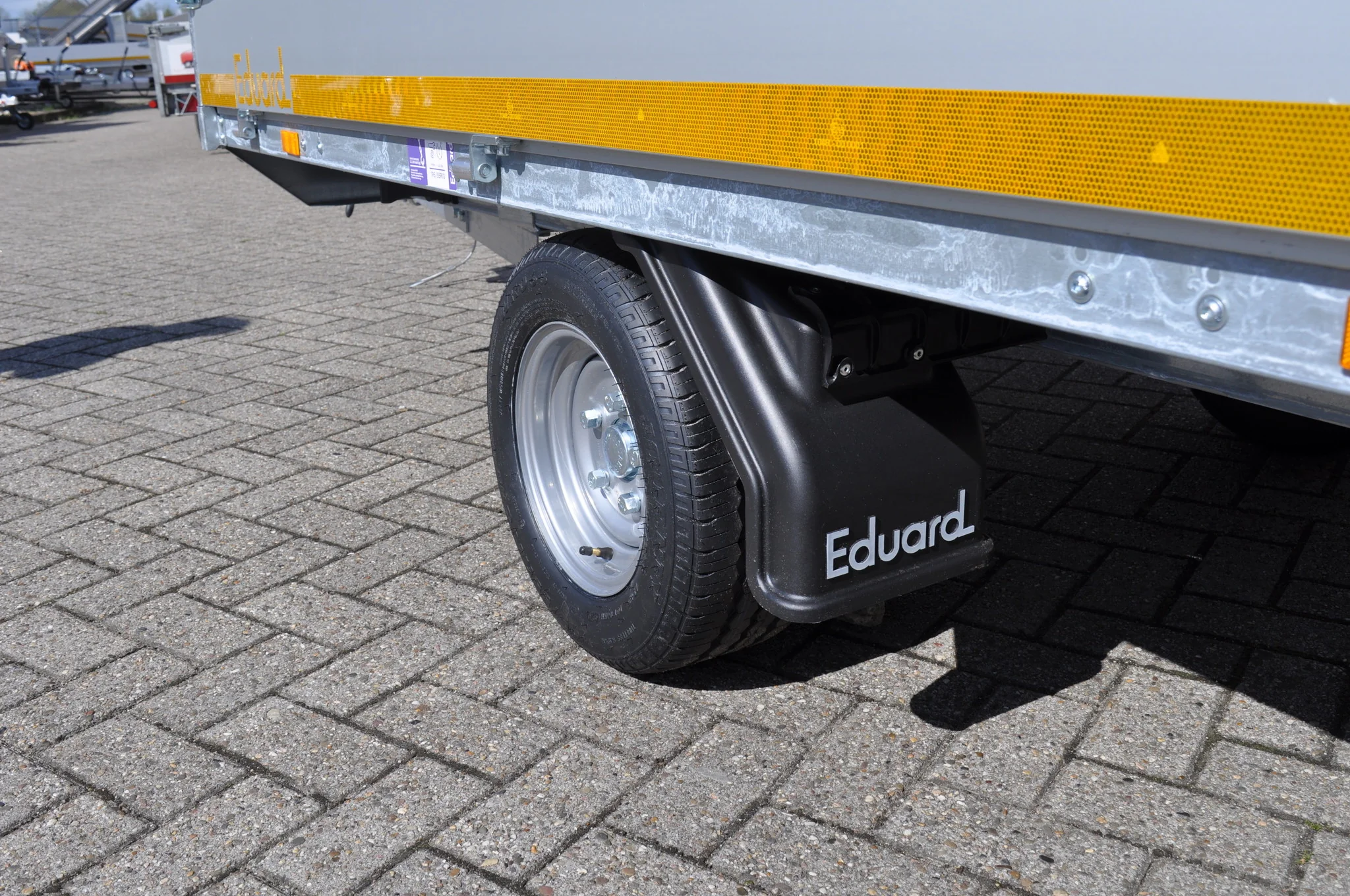 Ongeremde Eduard Plateauwagen - 250x145 cm - 750 kg ongeremde plateauwagen - 56 cm laadvloerhoogte - 195/55R10 - Image 3