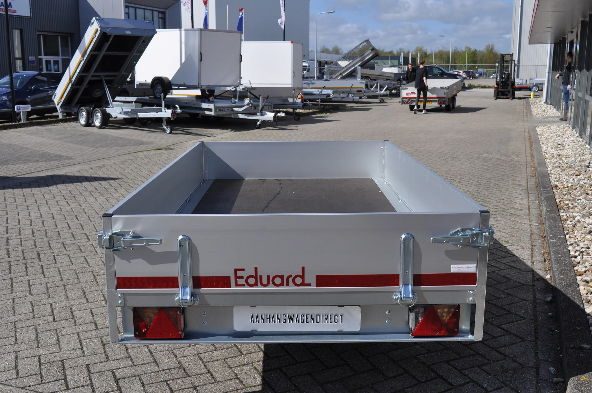 Ongeremde Eduard Plateauwagen - 250x145 cm - 750 kg ongeremde plateauwagen - 56 cm laadvloerhoogte - 195/55R10 - Image 5