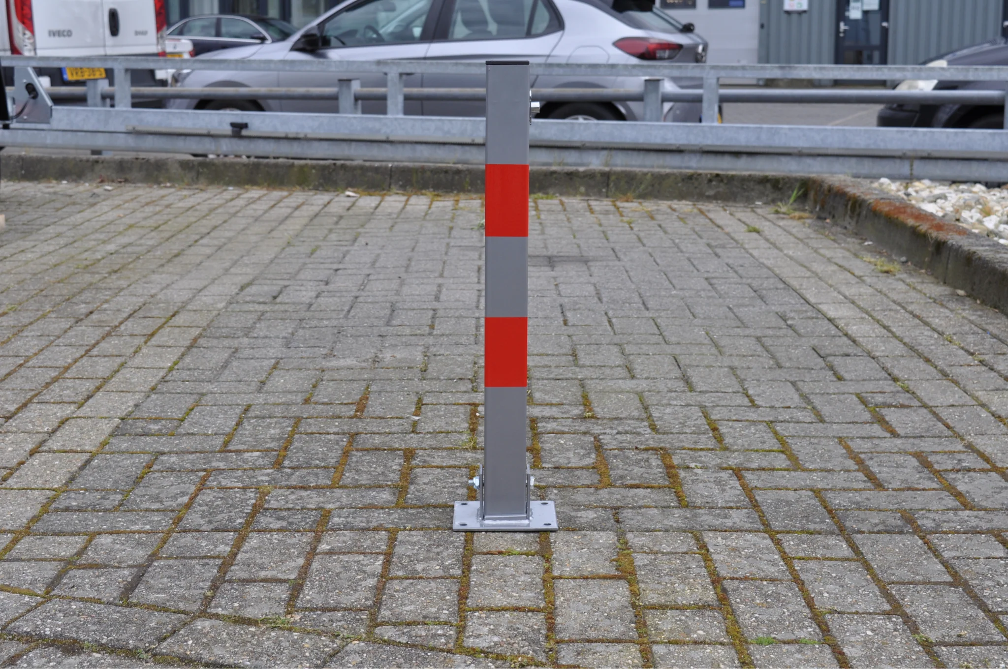 Parkeerpaal met slot - 650x60x60 mm - grijs/rood - hoogwaardige kwaliteit - Image 5