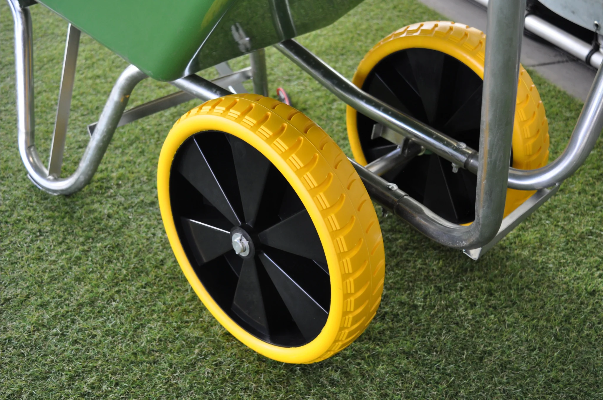 Kruiwagenwiel - 4.00-8 - massief/anti-lek band en zwarte kunststof velg - maximale belasting: 150 kg - asgat/naafdiameter: 20 mm - Image 6