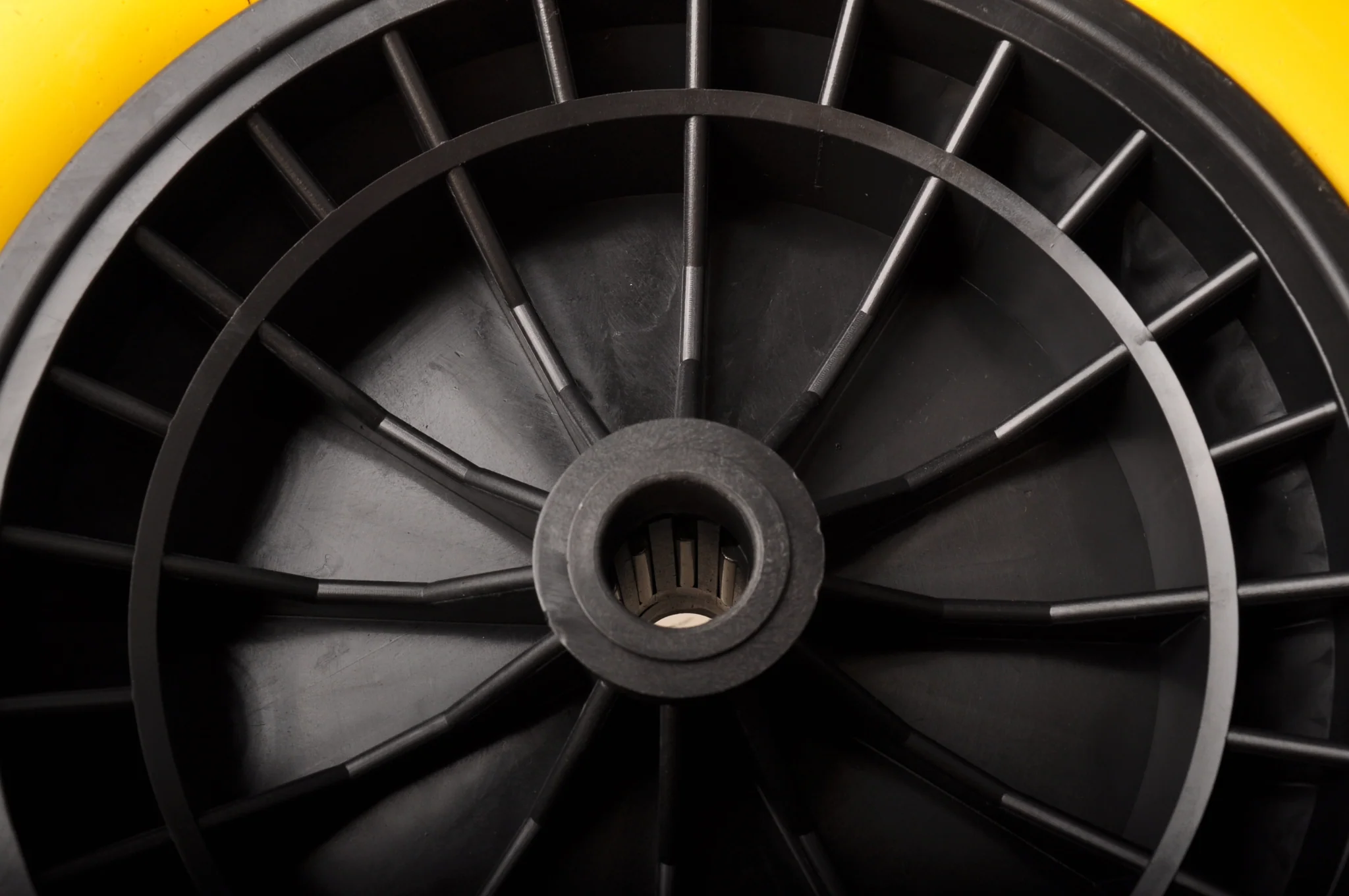 Kruiwagenwiel - 4.00-8 - anti lek band en zwarte kunststof velg - maximale belasting: 150 kg - asgat/naafdiameter: 20 mm - Image 7