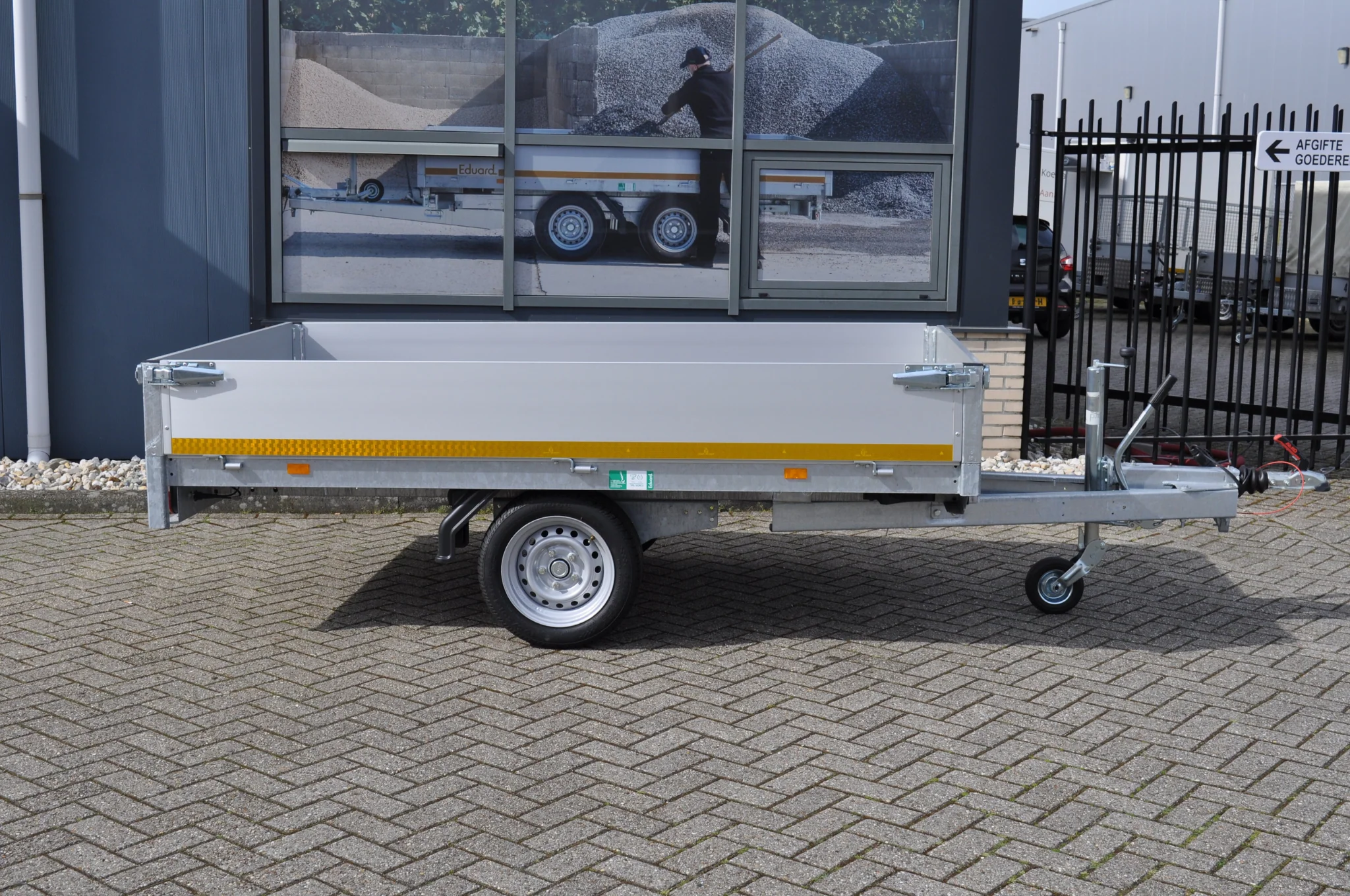 Geremde Eduard plateauwagen - 256x150 cm - 1500 kg bruto laadvermogen - 63 cm laadvloerhoogte - 30 cm borden - Image 4