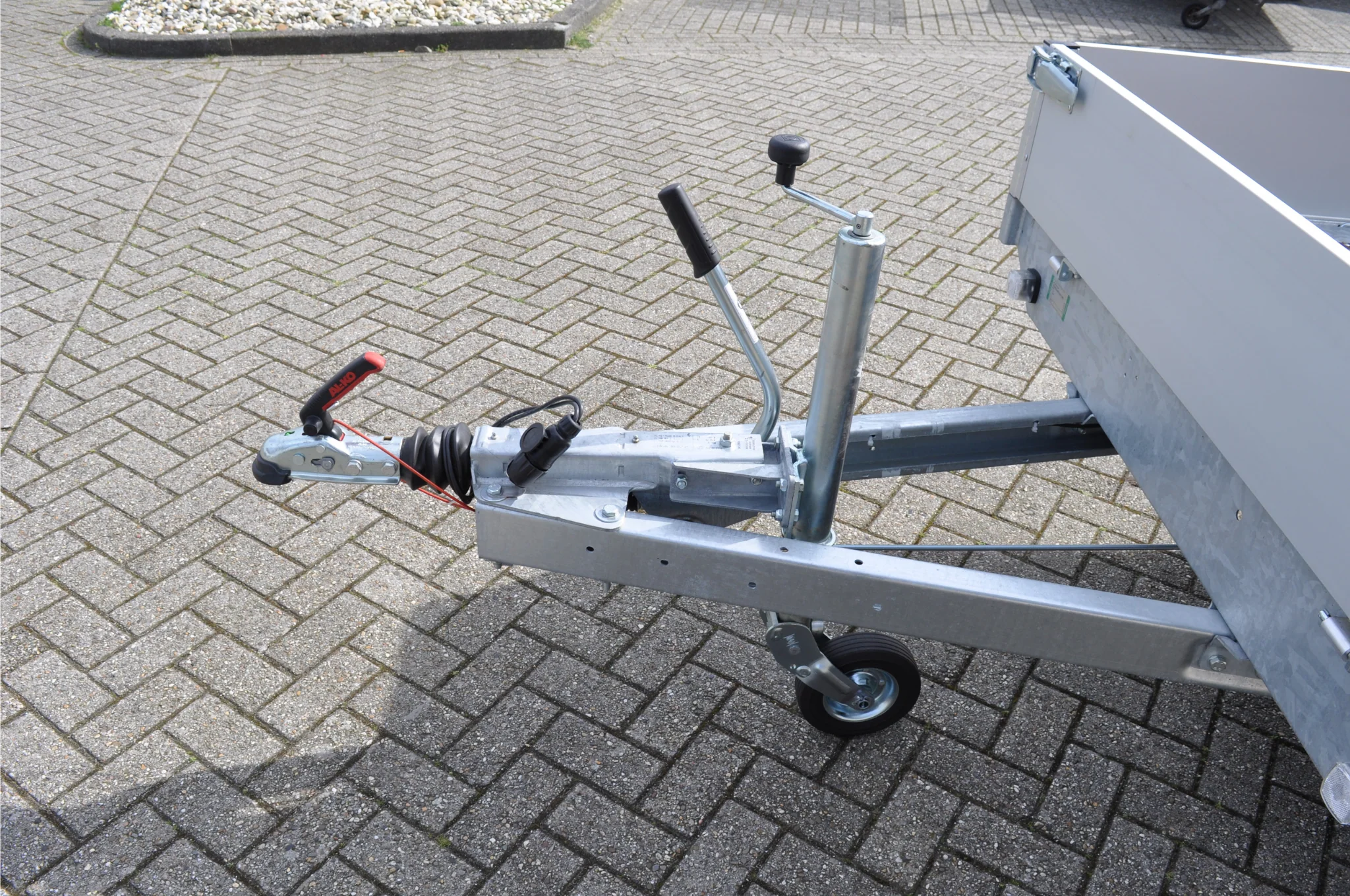 Geremde Eduard plateauwagen - 256x150 cm - 1500 kg bruto laadvermogen - 63 cm laadvloerhoogte - 30 cm borden - Image 9