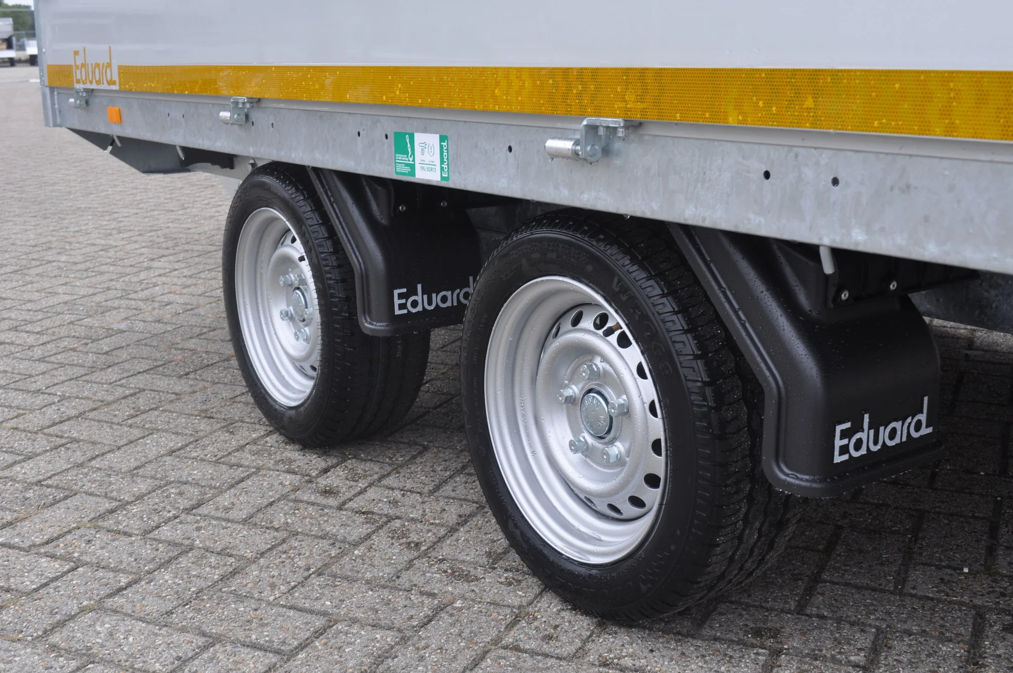 Geremde Eduard plateauwagen - 330x180 cm - 2700 kg bruto laadvermogen - 63 cm laadvloerhoogte - 30 cm borden - Image 5