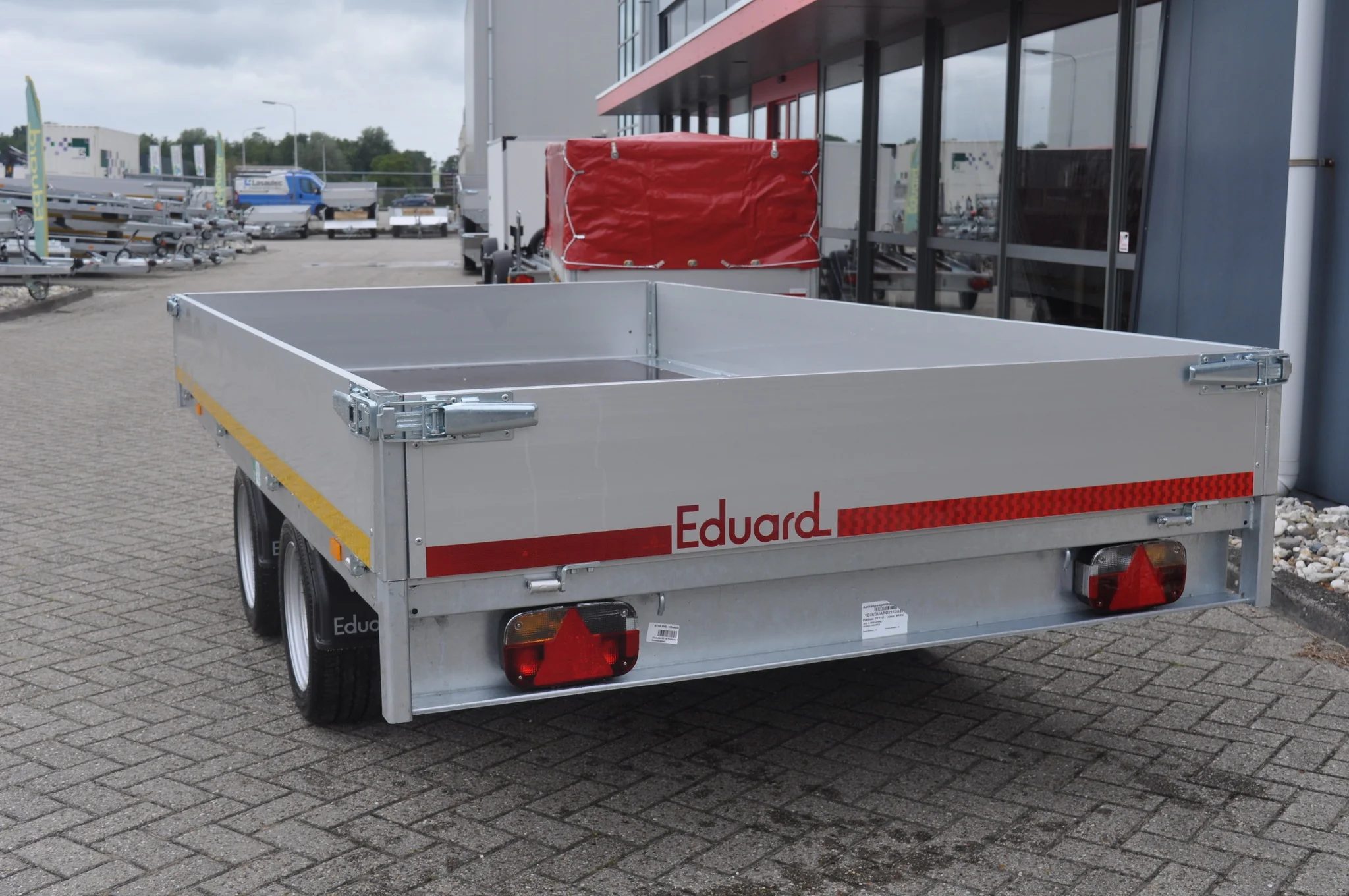 Geremde Eduard plateauwagen - 330x180 cm - 2700 kg bruto laadvermogen - 63 cm laadvloerhoogte - 30 cm borden - Image 6